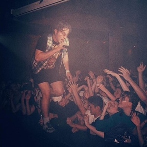 学长含着小奶头吸允玩弄视频
